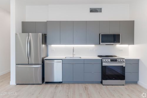 205-531 E Willetta Street, Phoenix, AZ, 85004 | Card Image