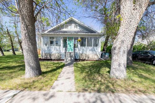 8 N 2 Street W, Magrath, AB, T0K1J0 | Card Image