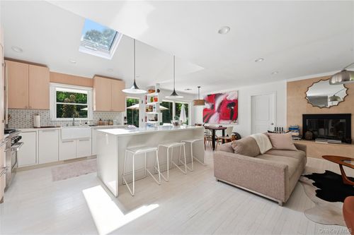 15 Osprey Ave, East Quogue, NY, 11942-4944 | Card Image