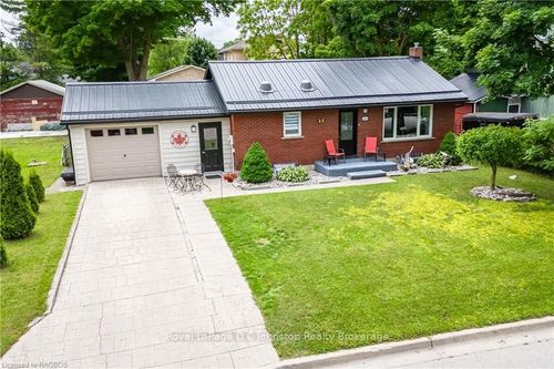 664 Elgin St, Port Elgin, ON, N0H2C4 | Card Image