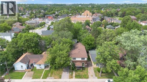 8 Victoria St, Brantford, ON, N3S3J7 | Card Image