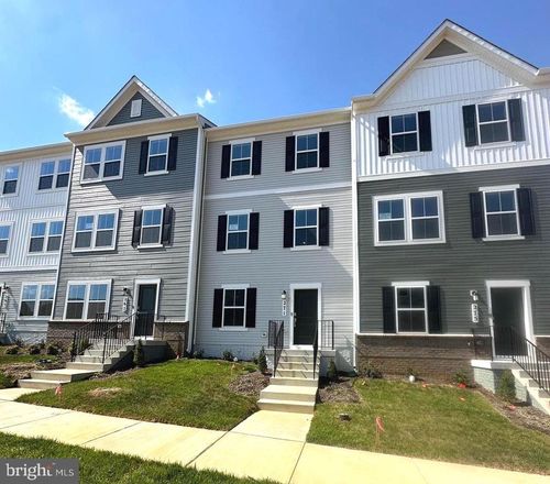 271 Swan Field Ave, RANSON, WV, 25438-4625 | Card Image