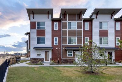 202 Harvest Grove Walk Ne, Townhouse with 3 bedrooms, 2 bathrooms and 2 parking in Calgary AB | Image 1