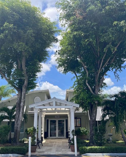 e-22-17515 Nw 67th Ct, Hialeah, FL, 33015-5837 | Card Image