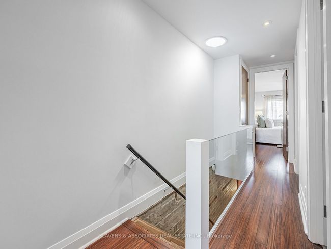 2063 Gerrard St E, House attached with 3 bedrooms, 2 bathrooms and 1 parking in Toronto ON | Image 16