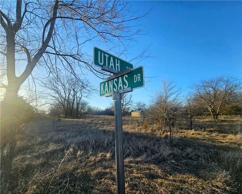 1 Utah Dr, La Cygne, KS, 66040-4505 | Card Image