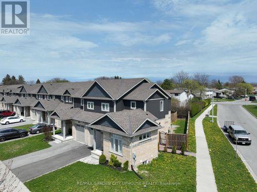 lower-11 Manhattan Crt, Saint Catharines, ON, L2R0B8 | Card Image