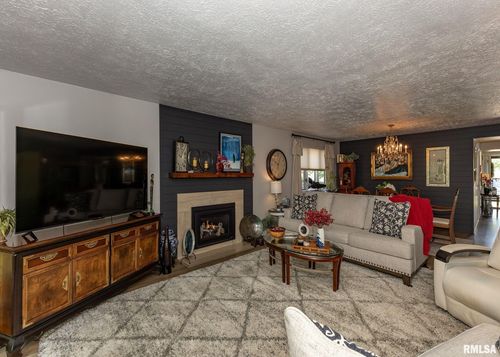 20-726 51st Ave, East Moline, IL, 61244-4447 | Card Image