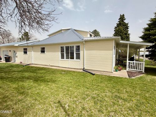 224 1st Street W, Center, ND, 58530 | Card Image