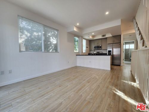 1211 1/2 Fedora St, Los Angeles, CA, 90006-3217 | Card Image