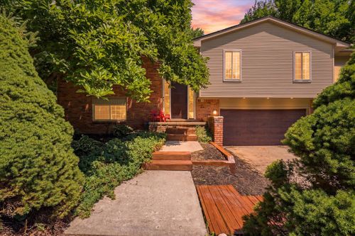 7737 Collingwood Dr, Brighton, MI, 48114-9459 | Card Image