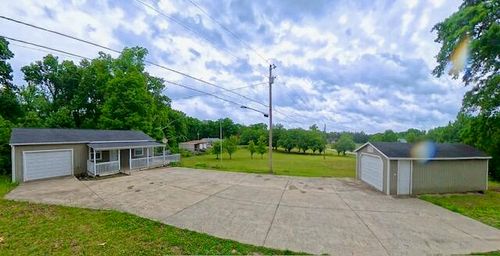 2831 E Williamsburg St, Whitley City, KY, 42653-6146 | Card Image