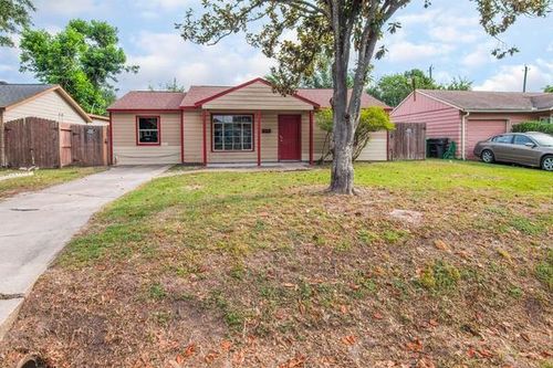 3322 Mccrarey Dr, Houston, TX, 77088-3032 | Card Image