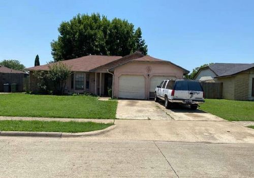 2641 Berkshire Ln, Grand Prairie, TX, 75052-3815 | Card Image