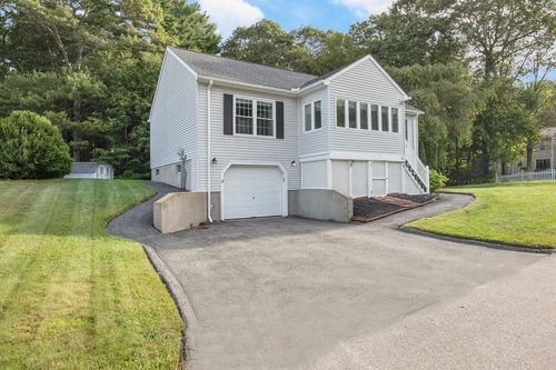 97-97 Eagle Dr, Douglas, MA, 01516-2358 | Card Image