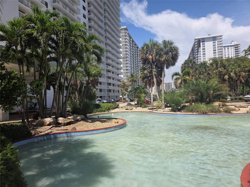 apt-l18-210 174th St, Sunny Isles Beach, FL, 33160-3335 | Card Image