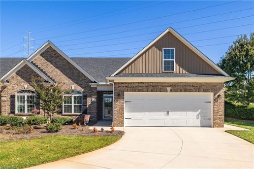 516 Birchwood Dr, Reidsville, NC, 27320-6703 | Card Image