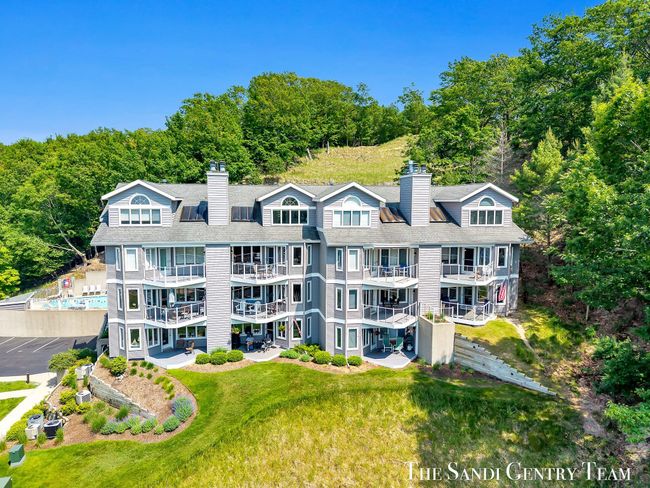 UNIT-21 - 810 S Harbor Dr, Condo with 3 bedrooms, 3 bathrooms and null parking in Grand Haven MI | Image 5