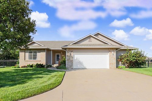 8025 W Suncrest, Wichita, KS, 67212 | Card Image