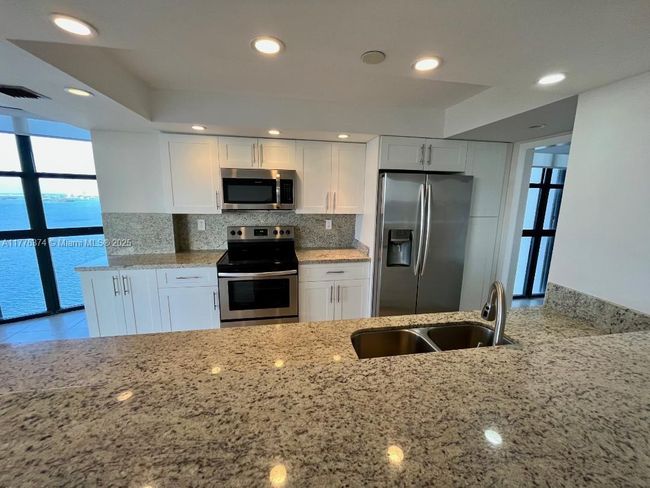 APT-2001 - 4000 Towerside Ter, Condo with 2 bedrooms, 2 bathrooms and null parking in Miami FL | Image 15