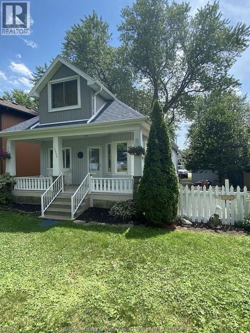 {{alt}} | Card Image