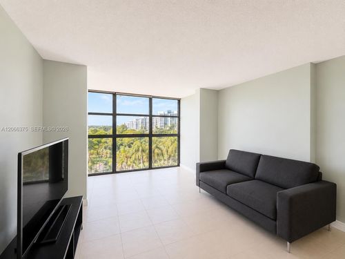 727-200 Leslie Dr, Hallandale Beach, FL, 33009-7311 | Card Image