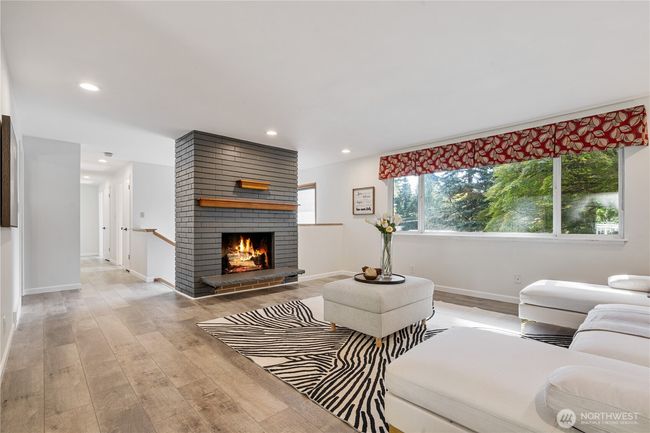 22109 93 Rd Pl W, House other with 3 bedrooms, 3 bathrooms and 2 parking in Edmonds WA | Image 19