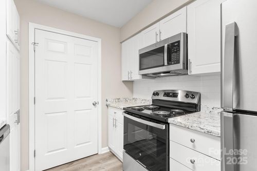 ofc-d-3146 Baroda Ln, Charlotte, NC, 28269-3216 | Card Image