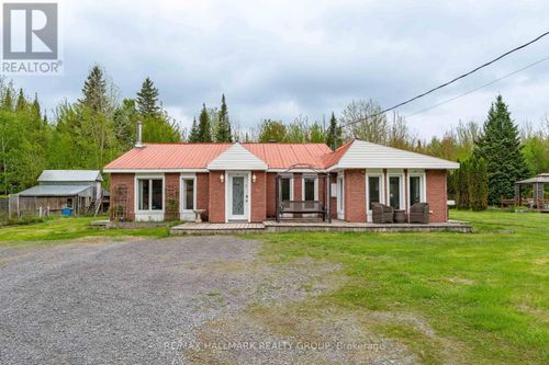 5786 County Rd, Plantagenet, ON, K0B1L0 | Card Image