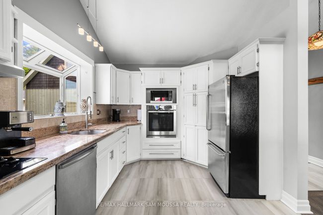 4350 Armitage Ave, House other with 3 bedrooms, 2 bathrooms and 6 parking in Dunrobin ON | Image 6
