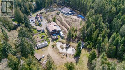 5720 Cowichan Lake Rd, House other with 3 bedrooms, 3 bathrooms and 8 parking in Duncan BC | Image 1