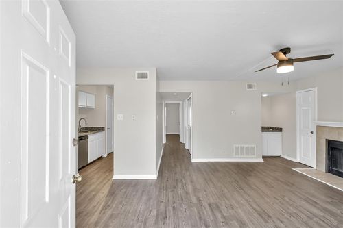 10-900 Holly Dr, Conroe, TX, 77301-1158 | Card Image