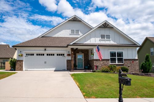 136 Spinnaker Dr, Fort Oglethorpe, GA, 30742-4211 | Card Image