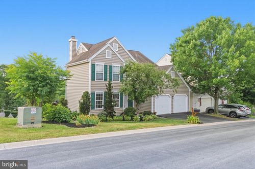 415 Carpenters Cove Ln, DOWNINGTOWN, PA, 19335-4540 | Card Image