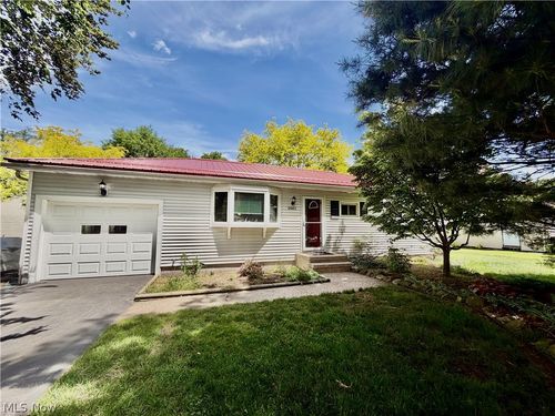 2661 Larchview Dr, Painesville, OH, 44077-4935 | Card Image