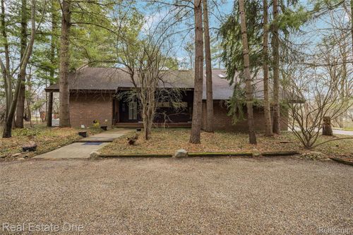 32674 Bingham Ln, Bingham Farms, MI, 48025-2412 | Card Image