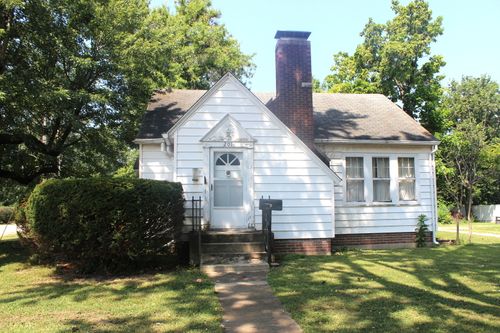 201 N College St, Salem, IL, 62881-1420 | Card Image