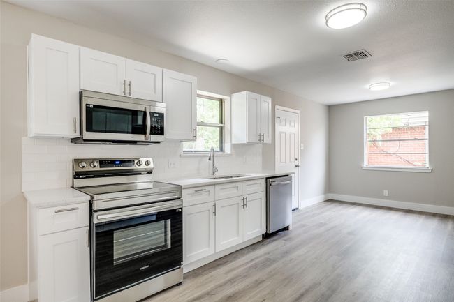 324 Deer Creek Rd, House other with 3 bedrooms, 2 bathrooms and null parking in Everman TX | Image 4