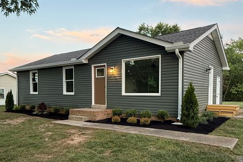 420 Wilkinson Ln, White House, TN, 37188-9115 | Card Image