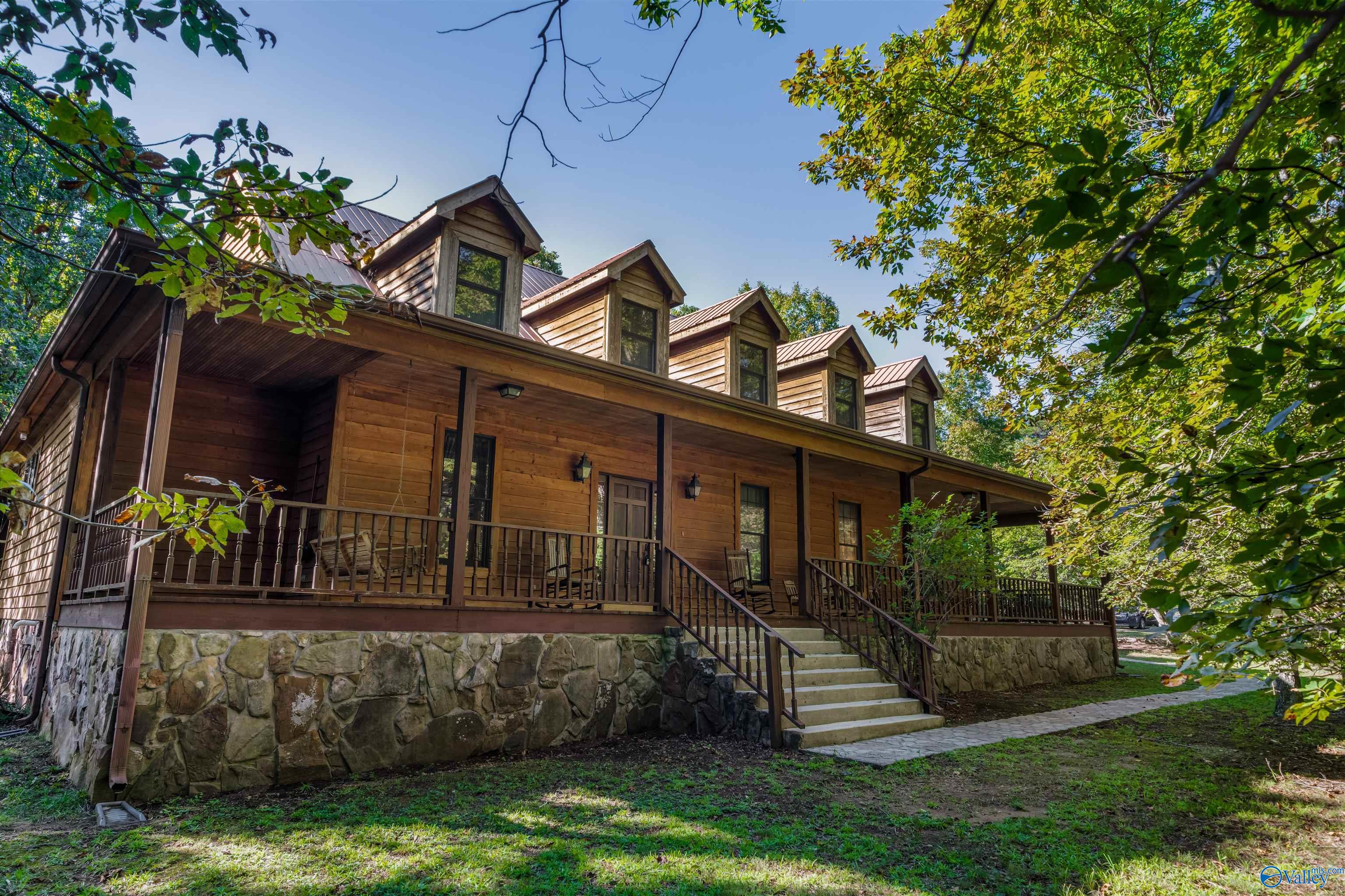 Wells St, Mentone, AL 35984