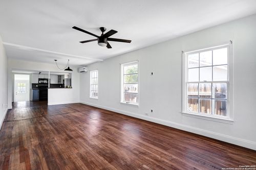 1112 Fresno, San Antonio, TX, 78201-4226 | Card Image