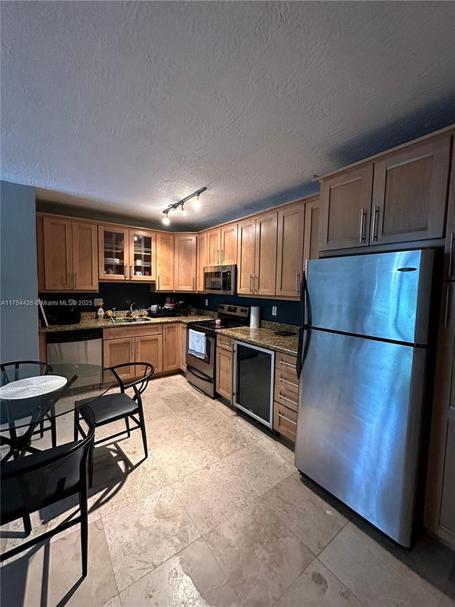 APT-1 - 530 Ne 15 Th Ct, Condo with 2 bedrooms, 1 bathrooms and null parking in Fort Lauderdale FL | Image 13