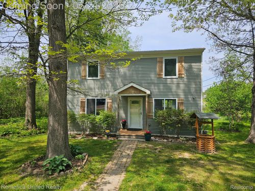 9270 River Valley Rd, Brighton, MI, 48116-8231 | Card Image