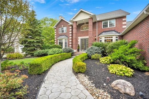 12105 Girdled Rd, Concord Township, OH, 44077-8808 | Card Image