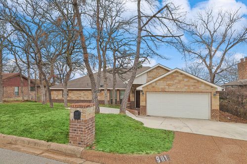 901 Highwoods Trl, Fort Worth, TX, 76112-2704 | Card Image