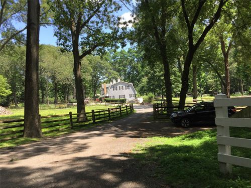 4 Valley Rd, Locust Valley, NY, 11560-2603 | Card Image