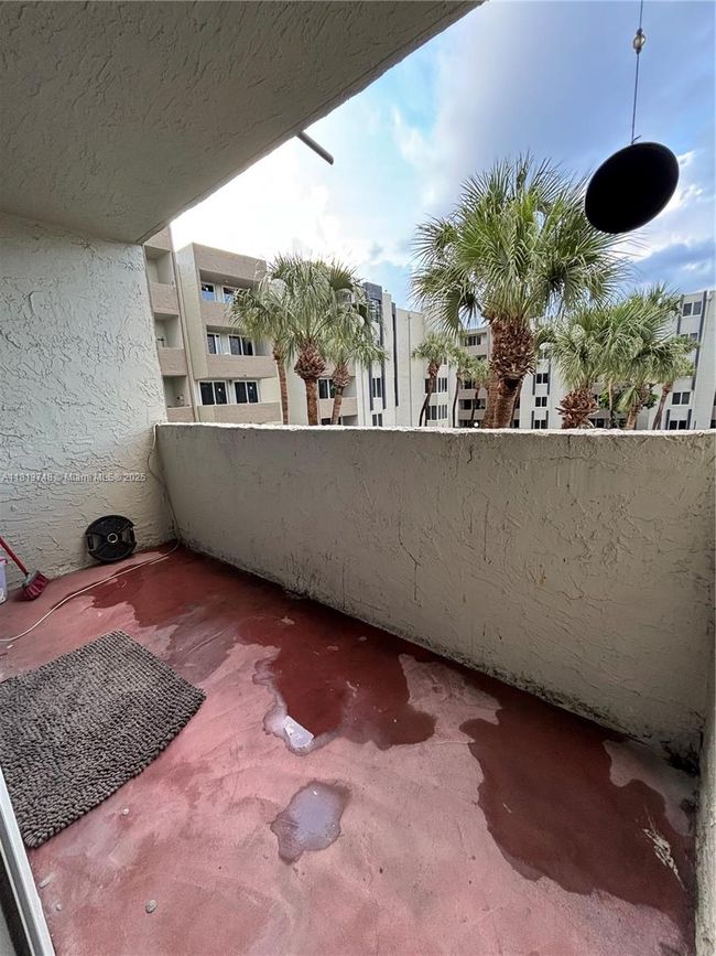 APT-2365 - 10000 Nw 80 Th Ct, Condo with 2 bedrooms, 2 bathrooms and null parking in Hialeah Gardens FL | Image 28