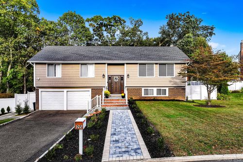 25 Hitching Post Ln, Glen Cove, NY, 11542-1625 | Card Image