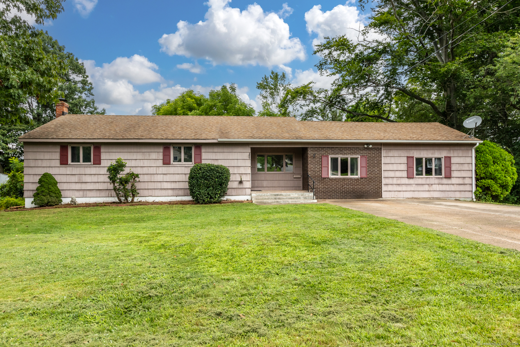 Frances Dr, Manchester, CT 06040
