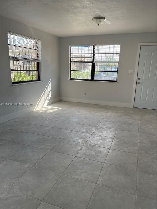 a-2041 Nw 6th St, Miami, FL, 33125-3407 | Card Image